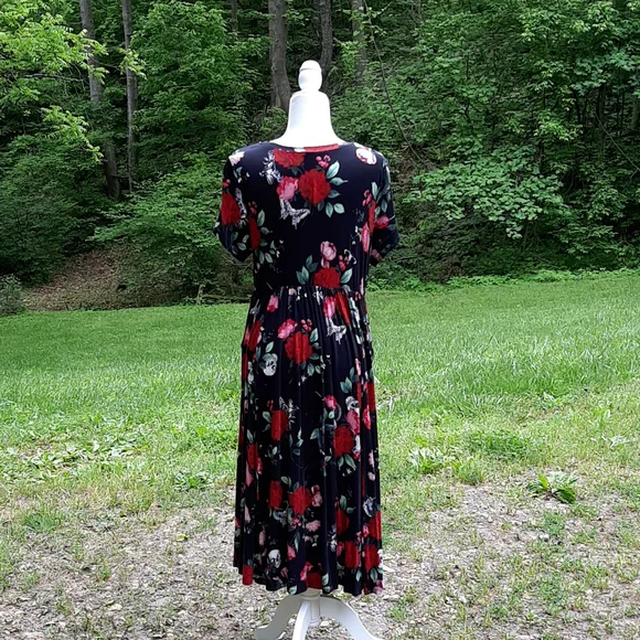 Torrid soft knit black floral skull 💀 print maxi dress size 1 in torrid - Picture 7 of 9